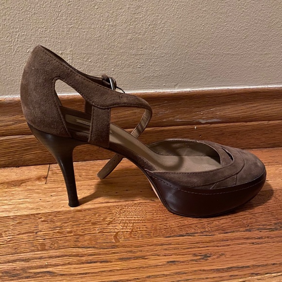 Too small - Picture 2 of 3